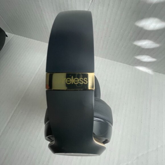 Beats Studio3 Wireless Noise Cancelling On-Ear Headphones - Picture 8 of 10